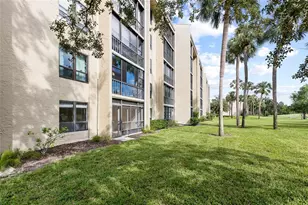 13626 Greenfield Dr, Tampa, FL 33618 - Photo 4