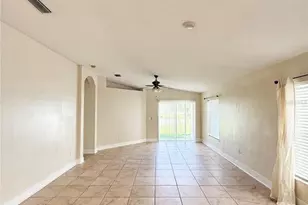 7731 Carriage Pointe Dr, Gibsonton, FL 33534 - Photo 4