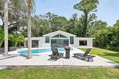 10030 59th Avenue N, Saint Petersburg, FL 33708 - Photo 2