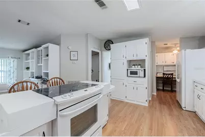 5335 Powhattan Street, Zephyrhills, FL 33542 - Photo 12