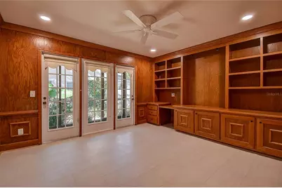 1247 Monticello Boulevard N, Saint Petersburg, FL 33703 - Photo 8