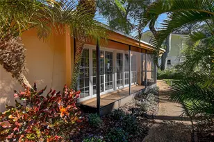 1247 Monticello Blvd N, Saint Petersburg, FL 33703 - Photo 4