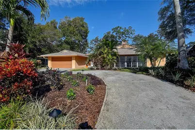 1247 Monticello Boulevard N, Saint Petersburg, FL 33703 - Photo 1