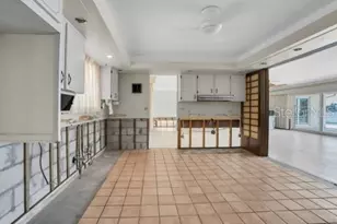 6505 Debbie Ln S, Saint Petersburg, FL 33707 - Photo 14