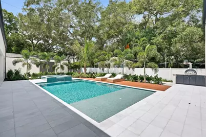 10040 59th Avenue N, Saint Petersburg, FL 33708 - Photo 2