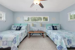 867 Pinellas Point Dr S, Saint Petersburg, FL 33705 - Photo 22