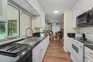 8521 Cedarview Ct, Port Richey, FL 34668 - Photo 12