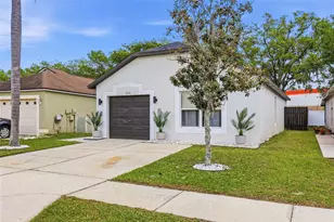 5916 Lake Front Dr, Wesley Chapel, FL 33545 - Photo 4