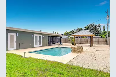 1316 62nd Street NW, Bradenton, FL 34209 - Photo 2