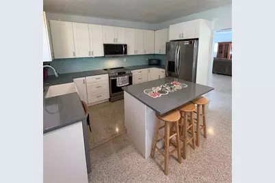 1339 Royal Palm Drive S, Saint Petersburg, FL 33707 - Photo 2