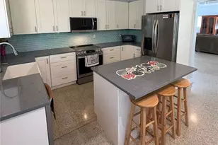 1339 Royal Palm Dr S, Saint Petersburg, FL 33707 - Photo 2