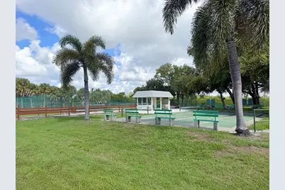 3386 39th Street S #B, Saint Petersburg, FL 33711 - Photo 30