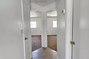 209 Northwest Jefferson Cir N, Saint Petersburg, FL 33702 - Photo 8