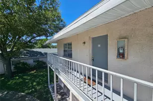 209 Northwest Jefferson Cir N, Saint Petersburg, FL 33702 - Photo 2
