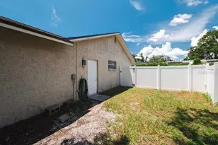 7504 N Sanibel Cir, Temple Terrace, FL 33637 - Photo 6