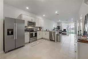 31428 Amberview Bnd, Wesley Chapel, FL 33545 - Photo 8