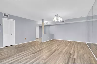 8198 Terrace Garden Drive #511, Saint Petersburg, FL 33709 - Photo 8