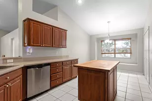 10420 Springrose Dr, Tampa, FL 33626 - Photo 4