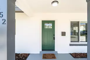 352 79th Ave NE, Saint Petersburg, FL 33702 - Photo 4