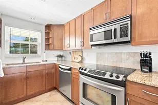12100 Capri Cir S, Treasure Island, FL 33706 - Photo 10