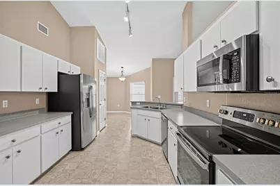 5625 Fischer Drive, Lakeland, FL 33812 - Photo 8