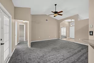 5625 Fischer Dr, Lakeland, FL 33812 - Photo 4
