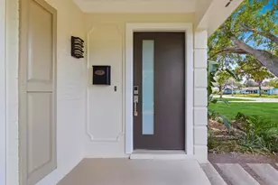 615 E Davis Blvd, Tampa, FL 33606 - Photo 2