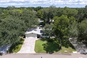 1423 42nd Ave N, Saint Petersburg, FL 33703 - Photo 2