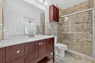 10103 Courtney Oaks Cir, Tampa, FL 33619 - Photo 14