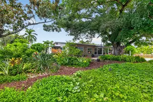 6677 Poinsettia Ave S, Saint Petersburg, FL 33707 - Photo 6