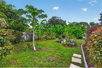 6677 Poinsettia Avenue S, Saint Petersburg, FL 33707 - Photo 42