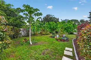 6677 Poinsettia Ave S, Saint Petersburg, FL 33707 - Photo 42