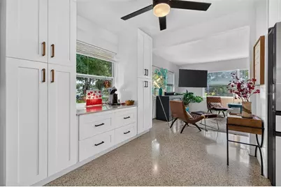 6677 Poinsettia Avenue S, Saint Petersburg, FL 33707 - Photo 10
