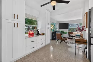 6677 Poinsettia Ave S, Saint Petersburg, FL 33707 - Photo 10