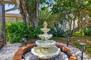 6677 Poinsettia Ave S, Saint Petersburg, FL 33707 - Photo 36