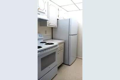 327 34th Avenue N #304, Saint Petersburg, FL 33704 - Photo 6
