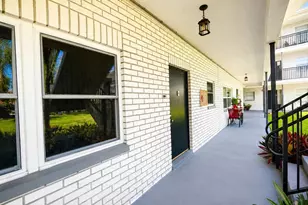 4050 4th St N, Saint Petersburg, FL 33703 - Photo 2