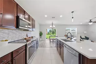 10019 Geese Trail Cir, Sun City Center, FL 33573 - Photo 8