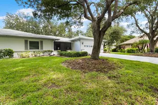 1613 Laughton Pl, Sun City Center, FL 33573 - Photo 4