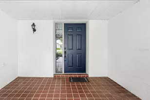 1613 Laughton Pl, Sun City Center, FL 33573 - Photo 6