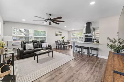 9009 1st Street NE, Saint Petersburg, FL 33702 - Photo 4