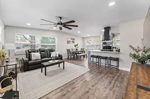 9009 1st St NE, Saint Petersburg, FL 33702 - Photo 4
