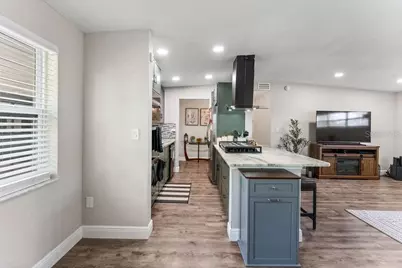 9009 1st Street NE, Saint Petersburg, FL 33702 - Photo 14