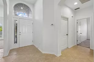 1810 Mira Lago Cir, Ruskin, FL 33570 - Photo 4