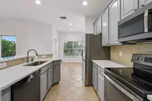 1810 Mira Lago Cir, Ruskin, FL 33570 - Photo 14