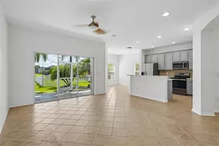 1810 Mira Lago Cir, Ruskin, FL 33570 - Photo 8