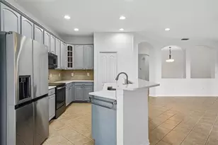 1810 Mira Lago Cir, Ruskin, FL 33570 - Photo 12