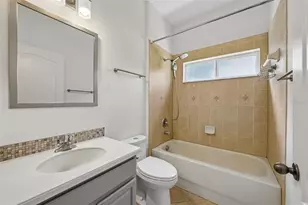 1810 Mira Lago Cir, Ruskin, FL 33570 - Photo 22