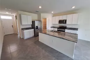 2733 Widewater Wy, Zephyrhills, FL 33541 - Photo 2