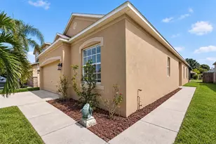 1824 Atlantic Dr, Ruskin, FL 33570 - Photo 4